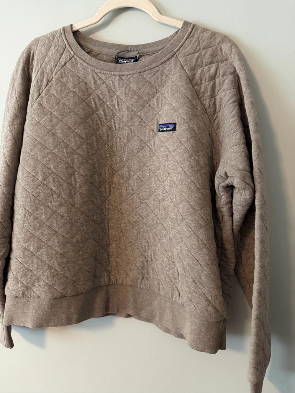 Patagonia Women’s Quilted Crewneck Sweatshirt - Taupe Brown - Picture 2 of 9